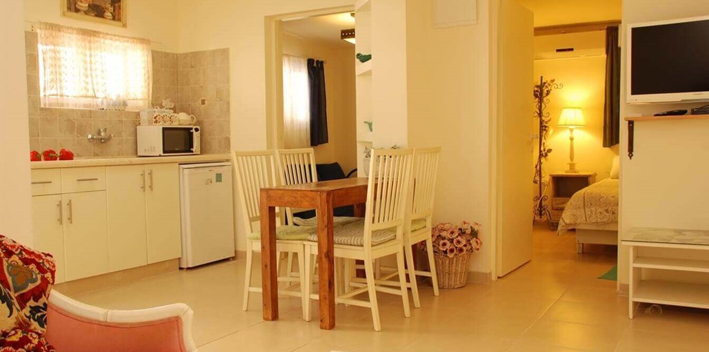 אורחת גמלים - החאן והצימרים של בטי הצימרים (5).JPG