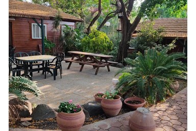 ברק בקתות נופש - החצר