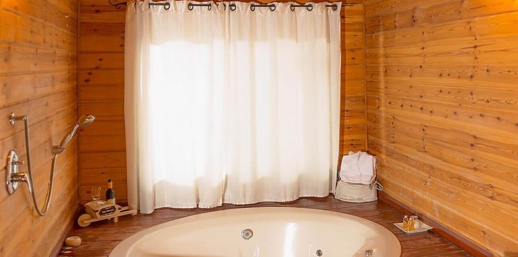 בקתות עץ - נופי כנרת בוקי הסוויטות (19).jpg