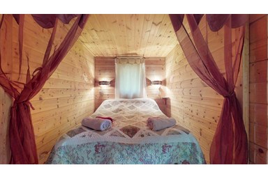 מקום בלב - עין יהב - בקתות עץ