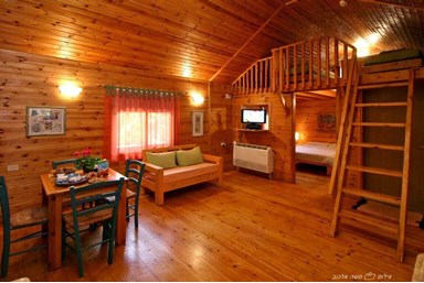 אשכולית בקתות עץ בפרדס