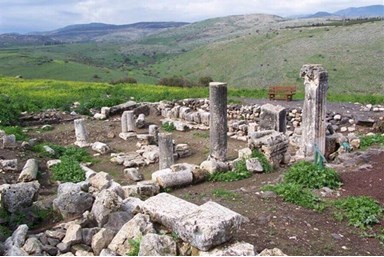 ארבל בתי קייט - החצר והבריכה