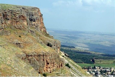 ארבל בתי קייט - החצר והבריכה