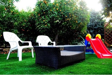 ארבל בתי קייט - החצר והבריכה