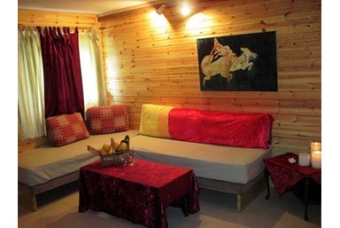 אל התבור-בגן קסום - הבקתה הורודה