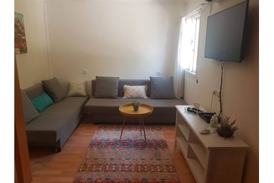 אל התבור-בגן קסום - הבקתה הכחולה