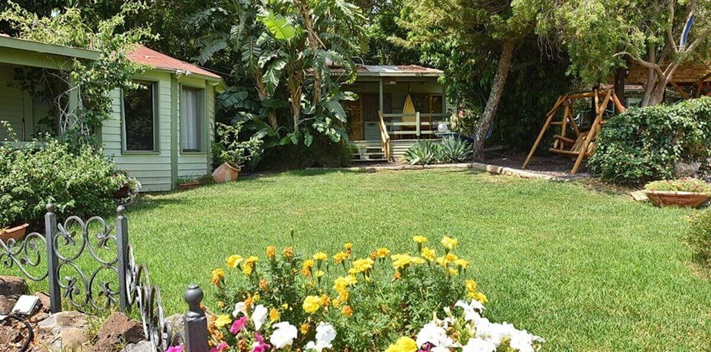 אוויר ואווירה -בקתות עץ וג'קוזי חצר (10).JPG