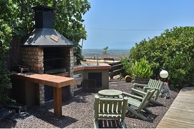 אוויר ואווירה בחד-נס - החצר