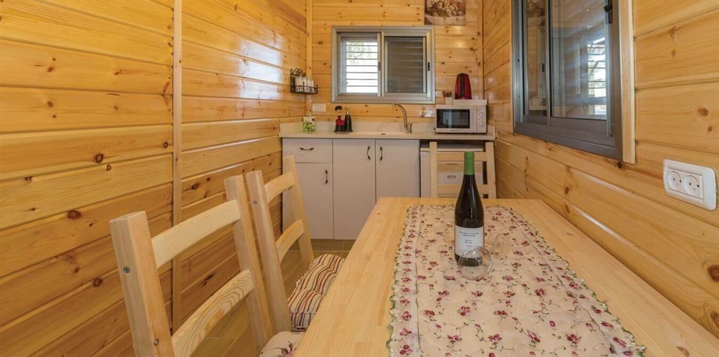 אירוח כפרי אצל תמי הבקתה (3).jpg