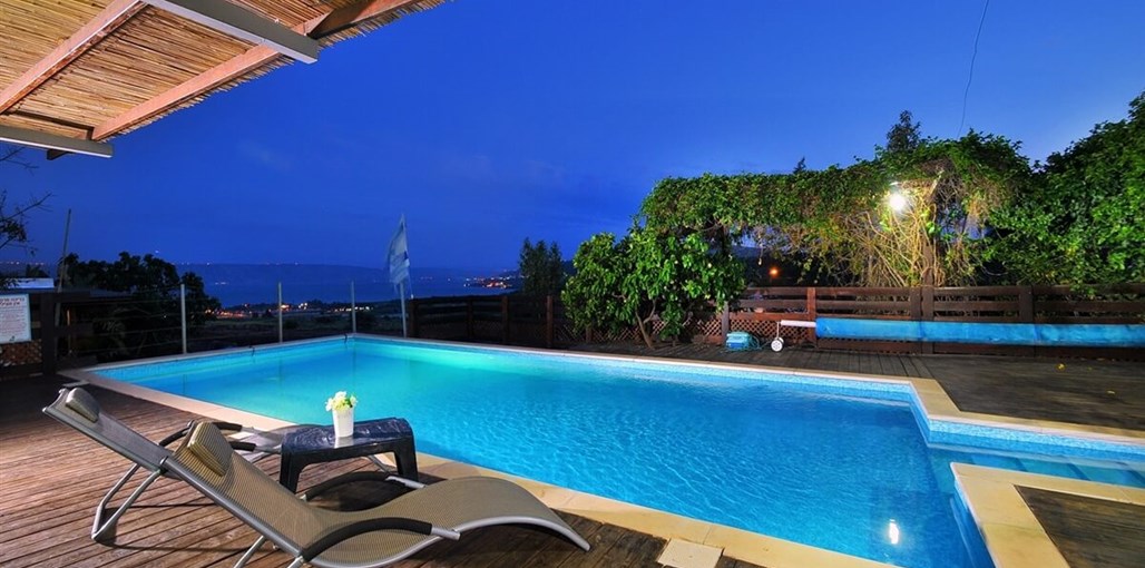 אחוזת מול כנרת חצר ובריכה (11).JPG