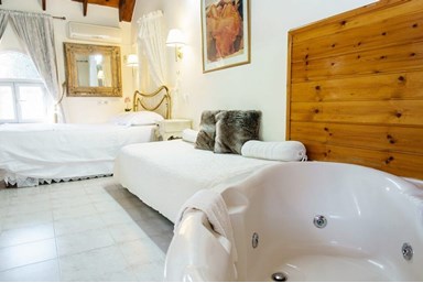 מלון הציידים - Family Room עם ג'קוזי