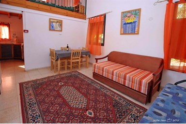 בוסתן ציפורי - חצר ונוף