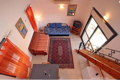 בוסתן ציפורי - חצר ונוף