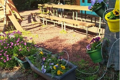 מקום אגדה - החצר שלנו