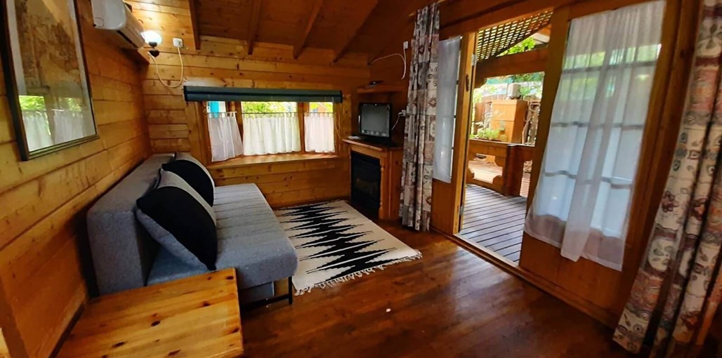 מקום אגדה בקתה עם ג'קוזי (3).jpg