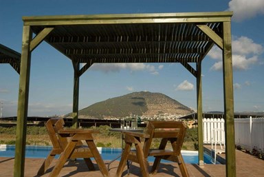 בוקר טוב - בקתות עץ לנופש - החצר והנוף