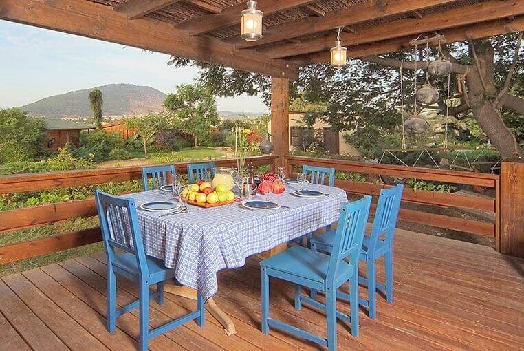 בוקר טוב - בקתות עץ לנופש מתחם החוץ (17).jpg