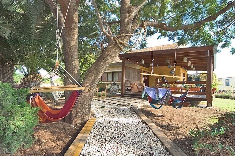 בוקר טוב - בקתות עץ לנופש מתחם החוץ (25).jpg