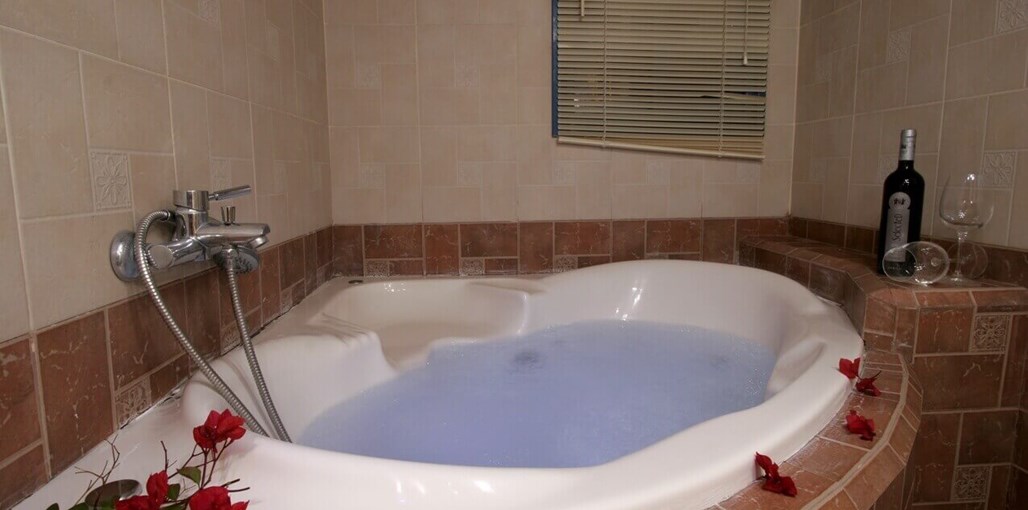 נוף חרמון - אירוח  כפרי איכותי בקתות אבן (3).jpg