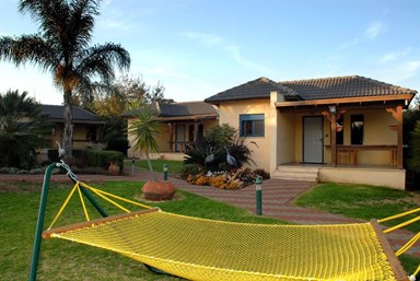 נוף חרמון - אירוח כפרי איכותי - החצר והנוף