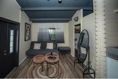 בקתות עץ אלון - בקתות עץ