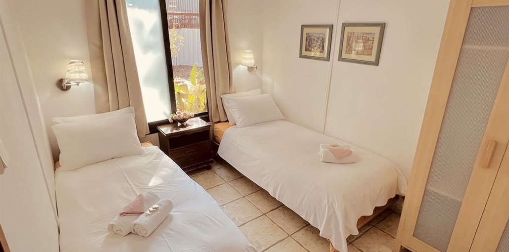 איתן בקתות עץ - Eitan Wood Cabins Resort הבית הירוק (2).JPG