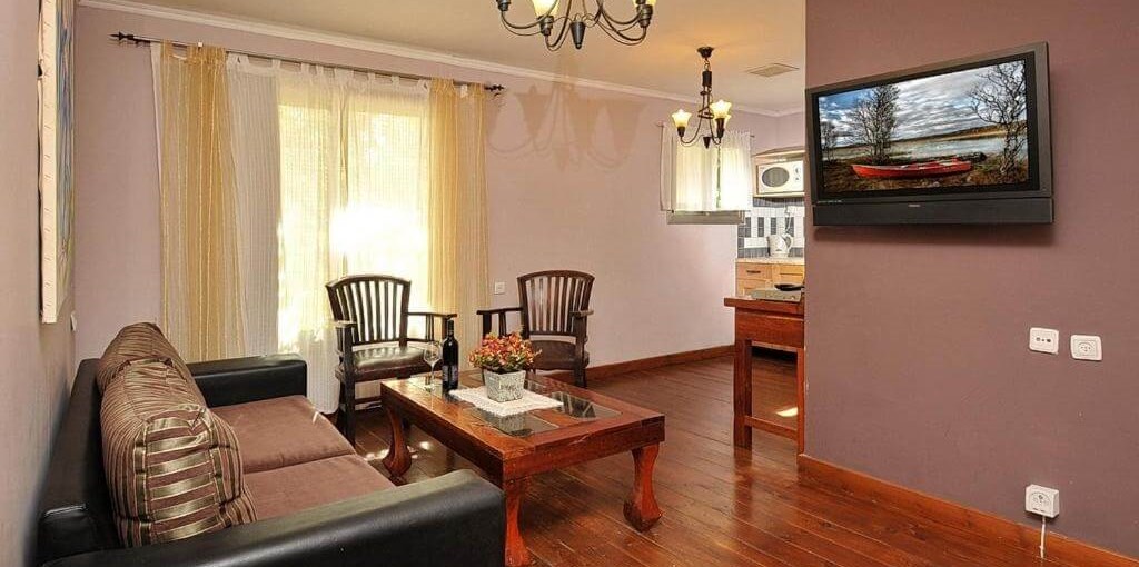 איתן בקתות עץ - Eitan Wood Cabins Resort הבית הגדול (4).jpg