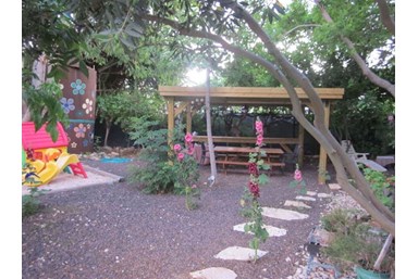 פנינה בבצת - חצר הצימר