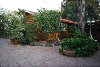 אל מול כנרת  - החצר הפרטית