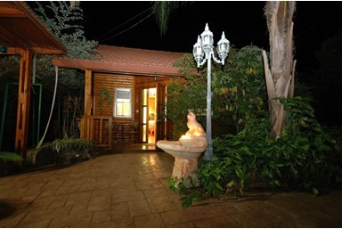 אל מול כנרת  - החצר הפרטית