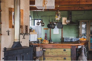 מים לים - סוויטות אבן עץ, ג'קוזי ואח עצים