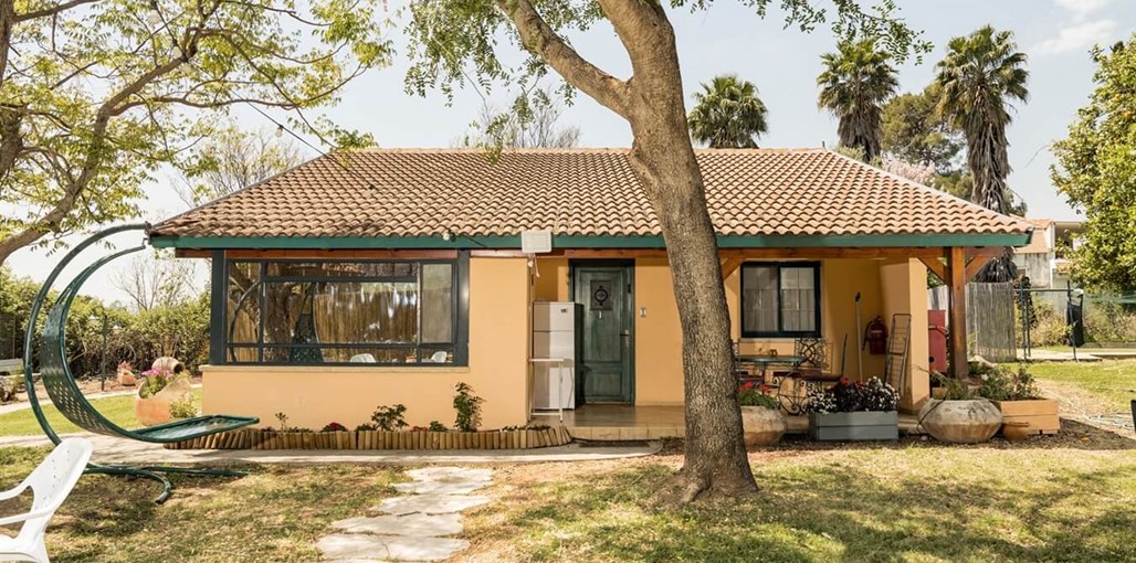 אירוח עם חן - סוויטות יפיפיות עם נוף לחרמון חוץ (2).JPG