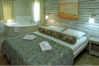 ניר דוד אירוח כפרי - בקתות תבור