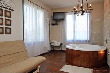 בר בכפר - היקב