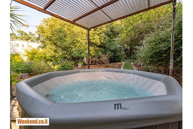 אירוח רוקנשטין  - החצר והסאונה