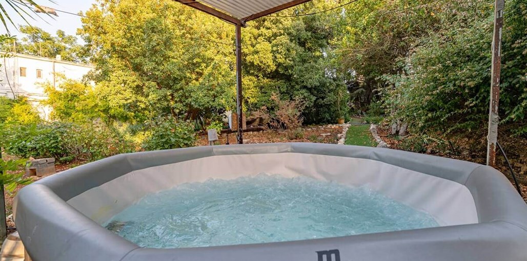 אירוח רוקנשטין אירוח רוקנשטין - החצר (26).jpg