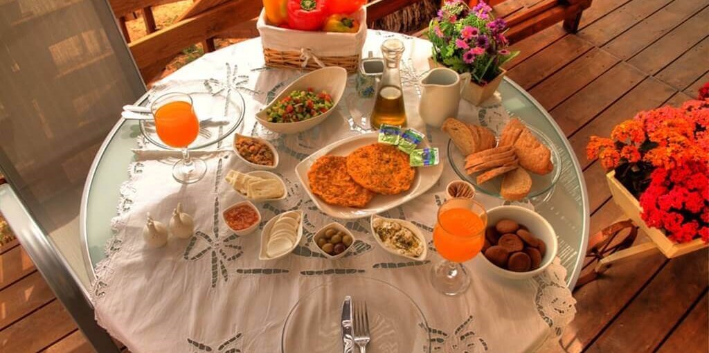 נעם ונופש - צימרים מפנקים ארוחת הבוקר ומבט מבחוץ (1).jpg