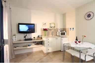 נעם ונופש - צימרים מפנקים - ארוחת הבוקר ומבט חוץ