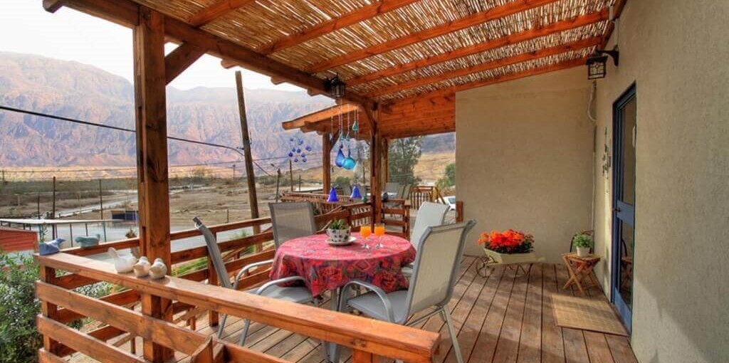 נעם ונופש - צימרים מפנקים ארוחת הבוקר ומבט מבחוץ (9).jpg