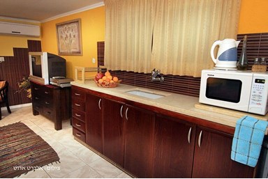 הפינה הירוקה של דבורה - הבקתות המשפחתיות