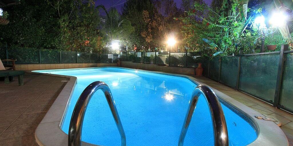 הפינה הירוקה של דבורה ספא ובריכה (10).jpg