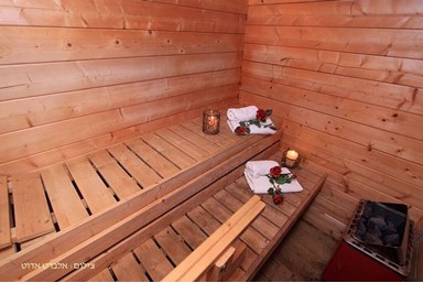 הפינה הירוקה של דבורה - ספא ובריכה