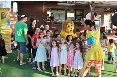 בקתות מור - מתחם פעילויות חצר בטבע