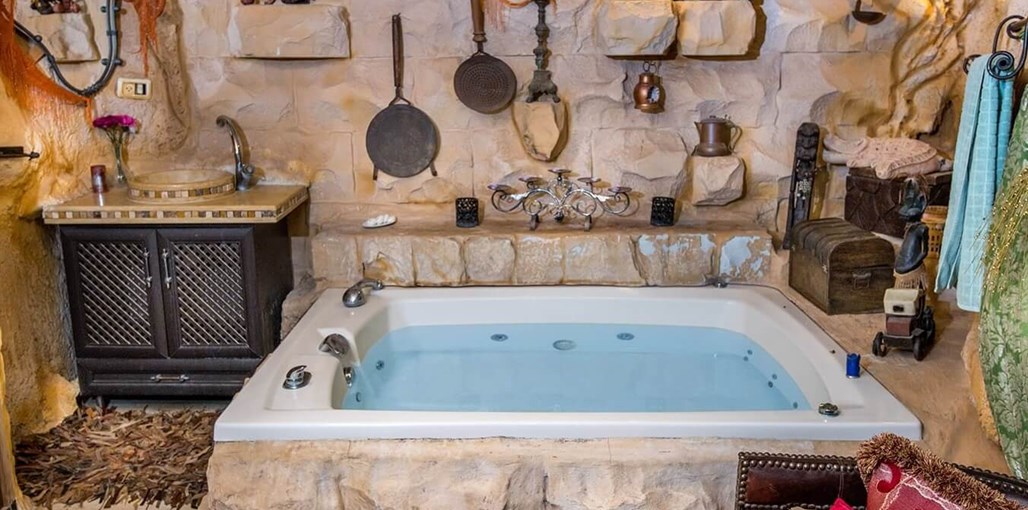 בצל עצי הזית בצל עצי הזית - המערה (5).jpg