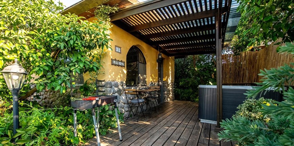 לה ולי לה ולי - החצר עדכון (5).jpg