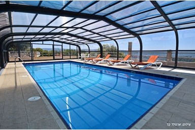 אצלנו בחצר - צוריאל