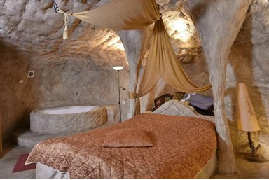 אצלנו בחצר - צוריאל