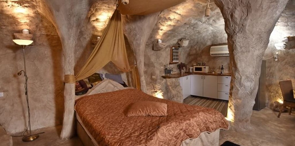 אצלנו בחצר - צוריאל מערת האבן (2).jpg