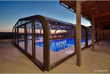 אצלנו בחצר - צוריאל