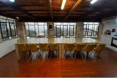 אצלנו בחצר - צוריאל